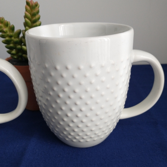 TRESHOLD Porcelain 2 Set Mugs Hubnail Pattern - Picture 2 of 9